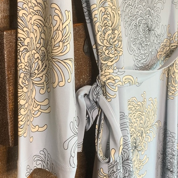 BCBGMaxAzria women’s Adele Wrap Floral Dress USA size Medium artsy boho coastal - Picture 13 of 16